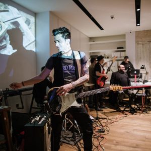 COMBASS live nello showroom Mumati